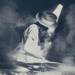 KEZIAH JONES - Alive &amp; Kicking: Live [2lp] (Clear Vinyl)